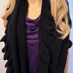 TOP IT OFF RUFFLE WRAP IN BLACK IN EXCELLENT CONDITION